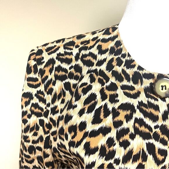 Petite Sophisticate animal print jacket. Size 4 - Picture 5 of 8